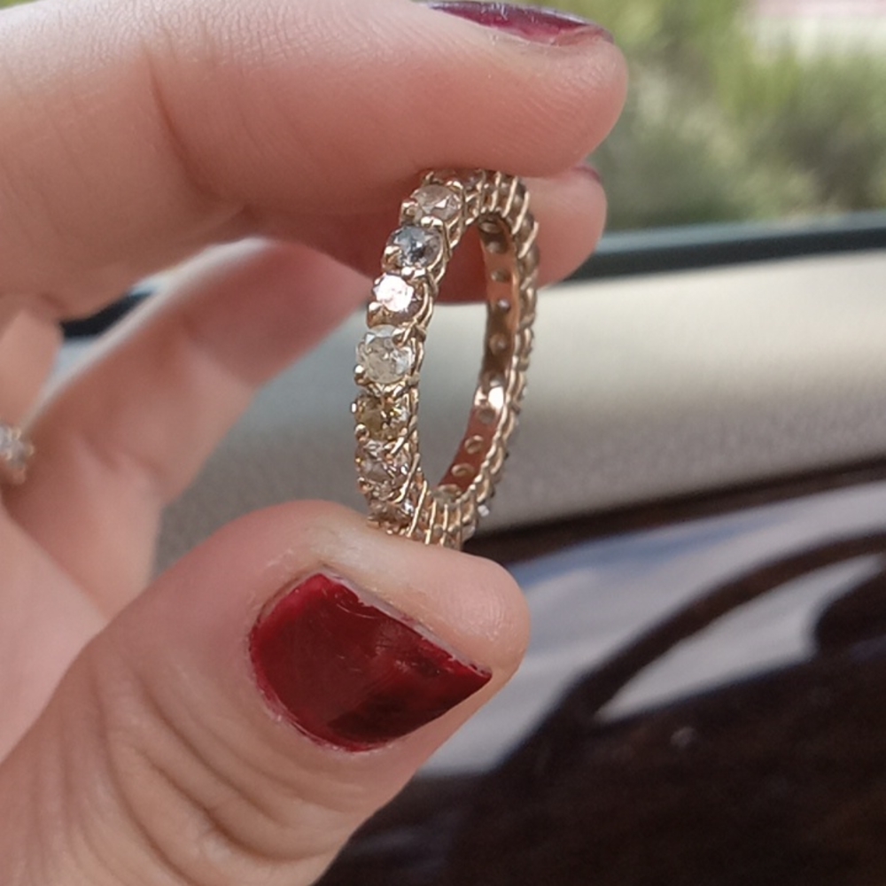 14k gold diamond eternity ring tri diamond color. Sz7.25 approximately 2.5ct tot - Picture 7 of 9